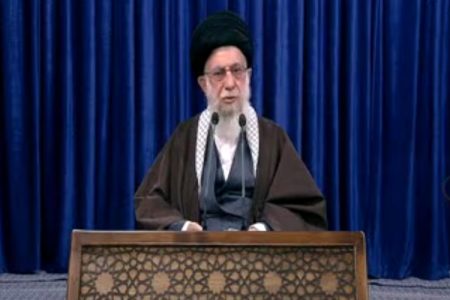 رهبر انقلاب همه بدانند که علاج همه‌ی مشکلات اقتصادی و غیراقتصادی ما در داخل کشور است