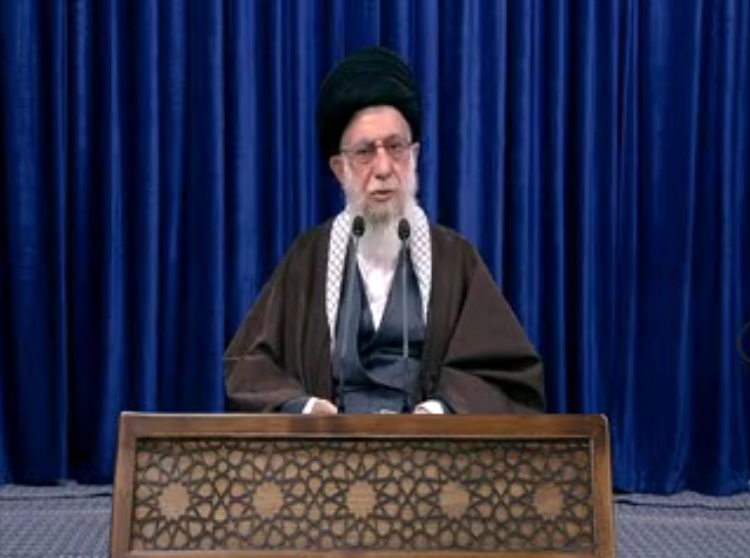 رهبر انقلاب: همه بدانند که علاج همه‌ی مشکلات اقتصادی و غیراقتصادی ما، در داخل کشور است