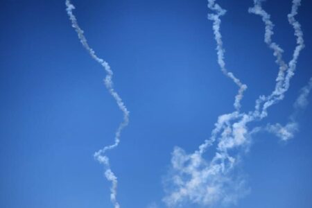 پاسخ مقاومت فلسطین؛ حملات راکتی از اطراف غزه تا قلب تل‌آویو