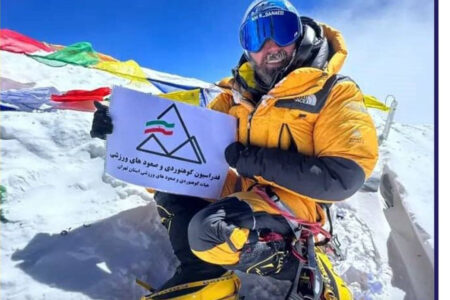 جوان‌ترین کوهنورد ایرانی فاتح اورست شد