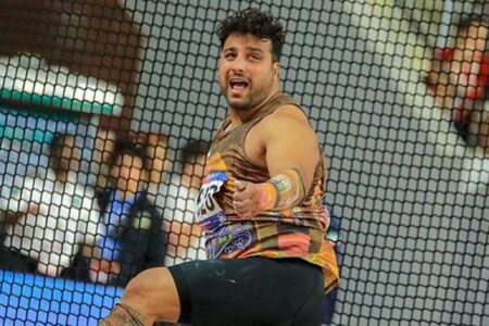 احسان حدادی: چرا به قهرمانان همه ورزش‌ها مجوز واردات خودرو داده نمی‌شود؟