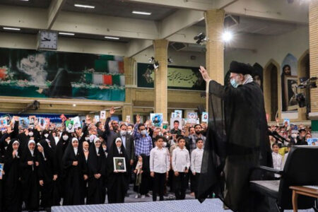 شهدا قهرمانان کشورند، اهالی هنر برای نسل جوان الگو سازی کنند