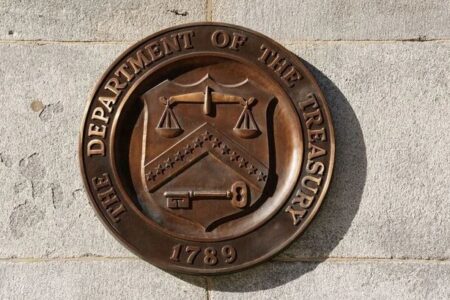 آمریکا ۱۴ بانک‌ عراقی را به اتهام تلاش برای ارسال منابع ارزی به ایران تحریم کرد