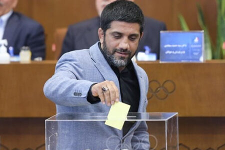 دبیر رئیس فدراسیون کشتی ماند