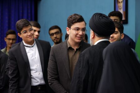 نشست رئیسی با جمعی از نوجوانان نخبه