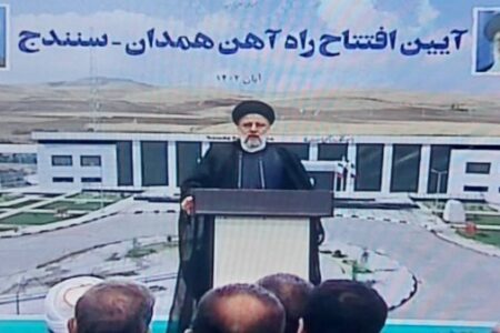 اولین قطار همدان-سنندج با دستور رئیسی به حرکت درآمد