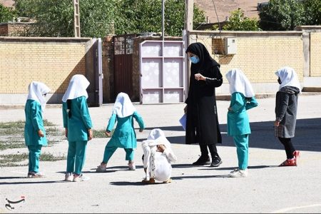 آزمون جدید استخدامی برای جذب ۷۲۰۰۰ معلم در اسفند برگزار می‌شود