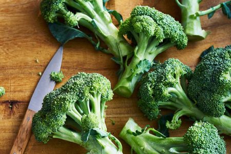 از خواص شگفت انگیز بروکلی بیشتر بدانید.