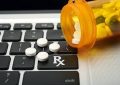 مخالفت داروسازان با فروش اینترنتی دارو/ لطمه بزرگ پلتفرم‌ها به شاکله سلامت کشور