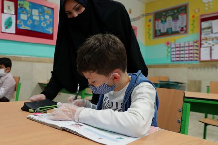 معلمین آموزش ابتدایی مدارس غیردولتی با ۲۵ ساعت کار تمام وقت می‌شوند