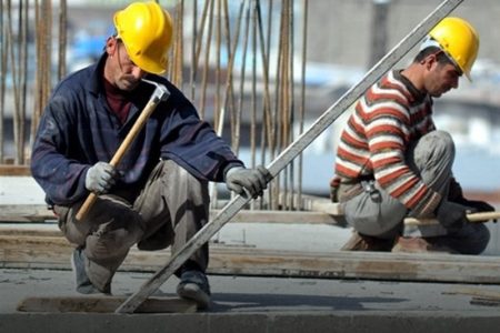 ۳۵ درصد کارگران فقط حقوق پایه می‌گیرند.