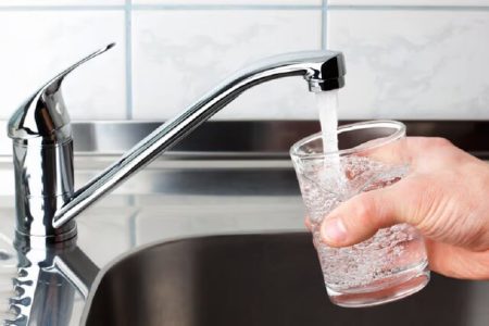 سلامت آب آشامیدنی به طور مکرر سنجش می‌شود.