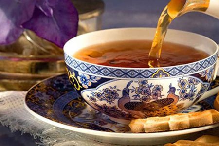 مصرف چای پُررنگ را حذف کنید/ عوارض خوردن چای شبانه
