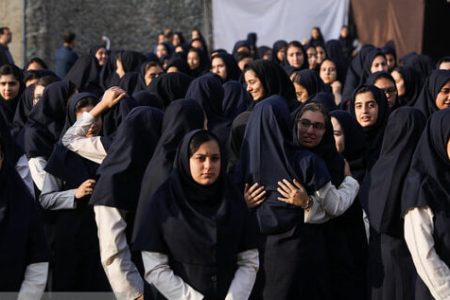 دوخت لباس فرم مدارس با پارچه ملحفه‌ای / خرید یک دست لباسِ پُر ایراد