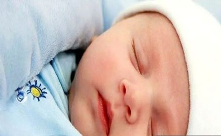 نوزاد ۲۸ روزه پس از اعلام مرگ، معجزه‌وار به زندگی بازگشت